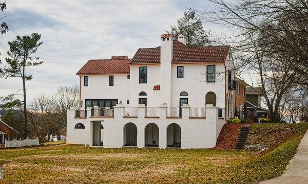 Choisir une poubelle en bois moderne : tendances et conseils pratiques